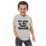 mom's class (black text) kiddo tee