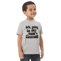 mom's class (black text) kiddo tee