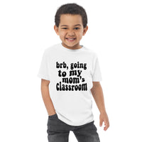 mom's class (black text) kiddo tee